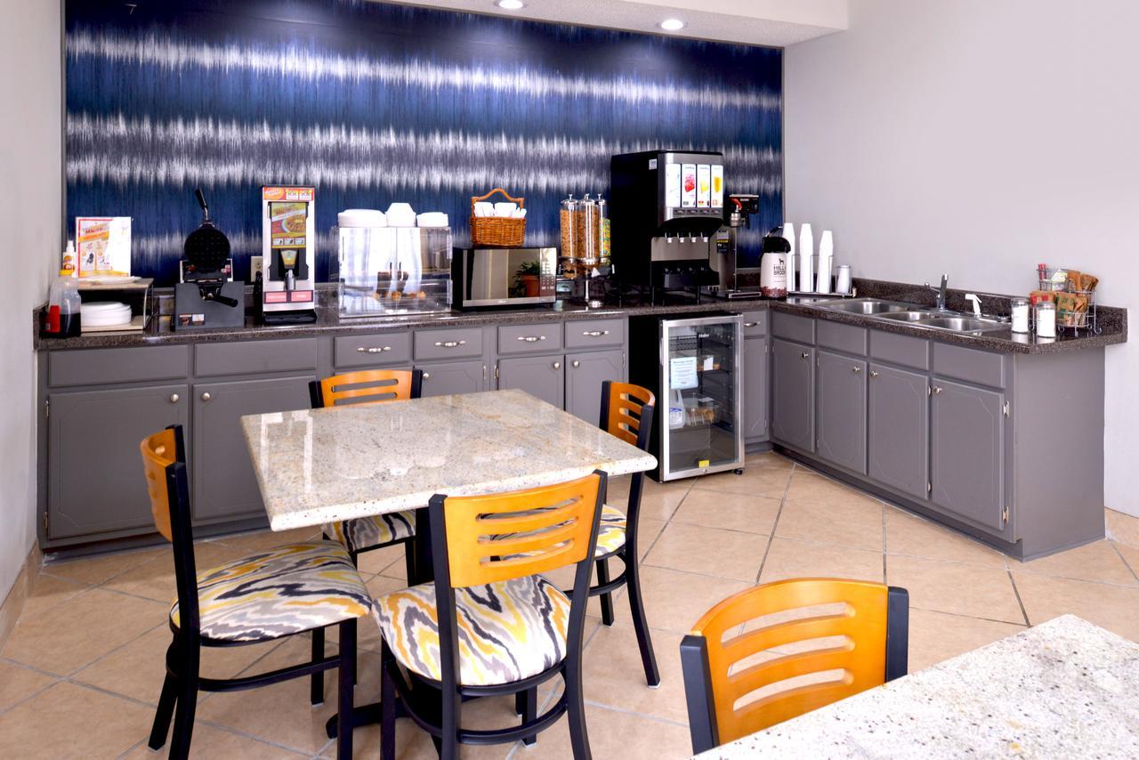 Americas Best Value Inn - Monroeville Exteriör bild