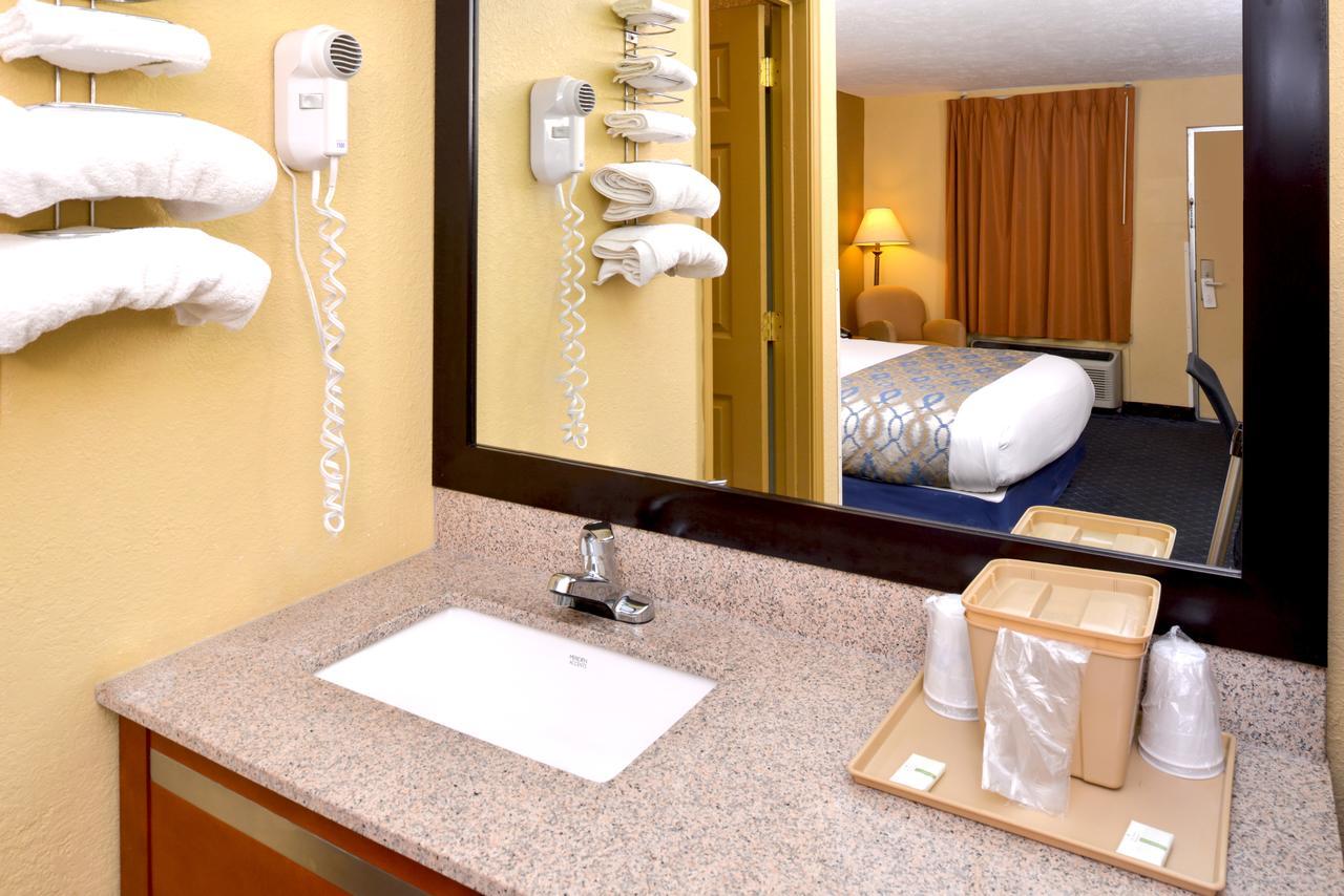 Americas Best Value Inn - Monroeville Exteriör bild